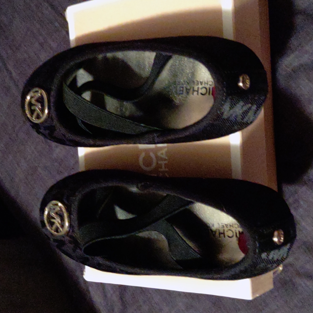 Black Michael Kors size 10 girls shoes - Picture 5 of 6